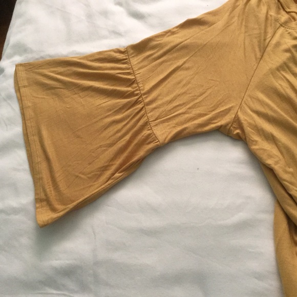 Bobeau Yellow Top - Picture 4 of 5